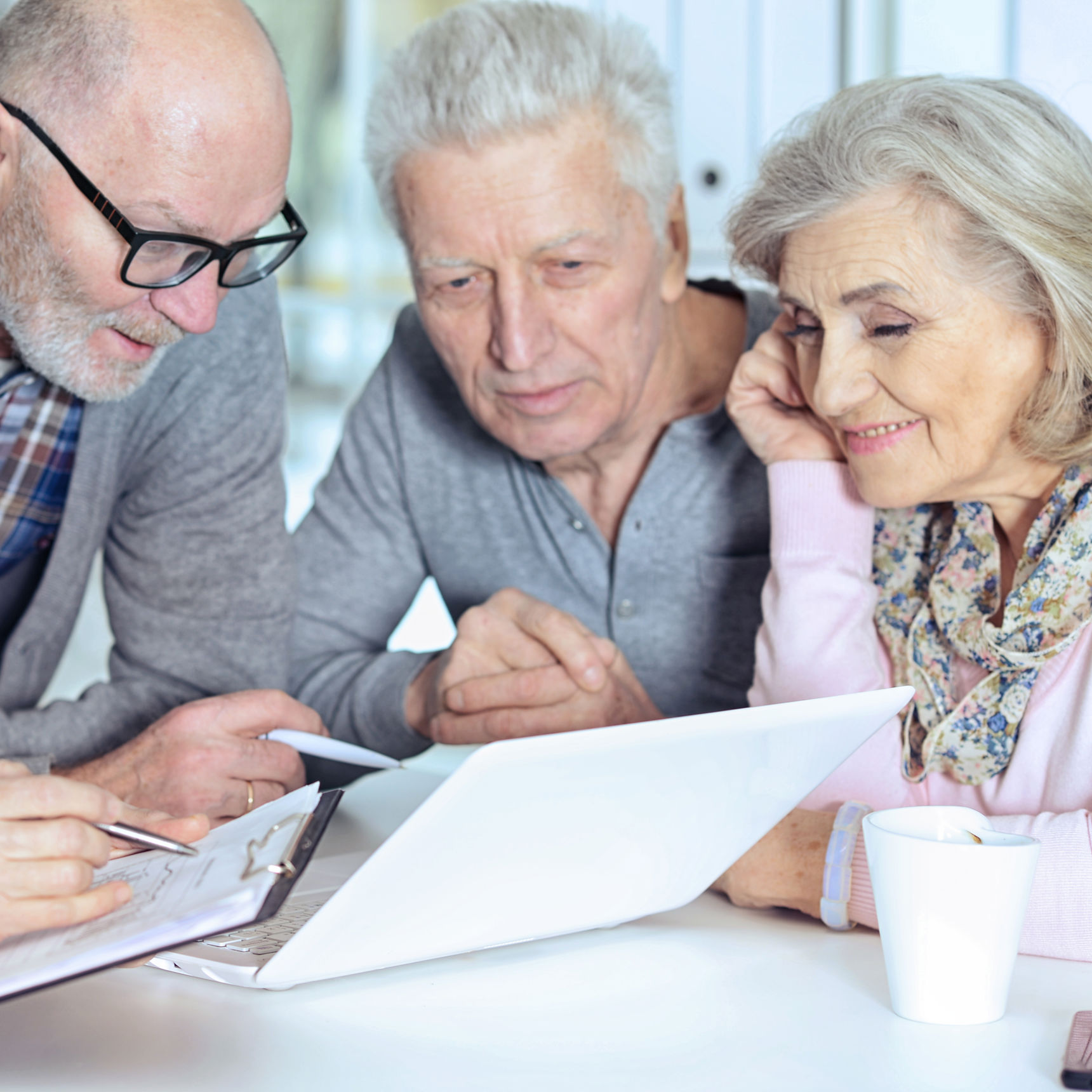 Gruppe af ældre mennesker