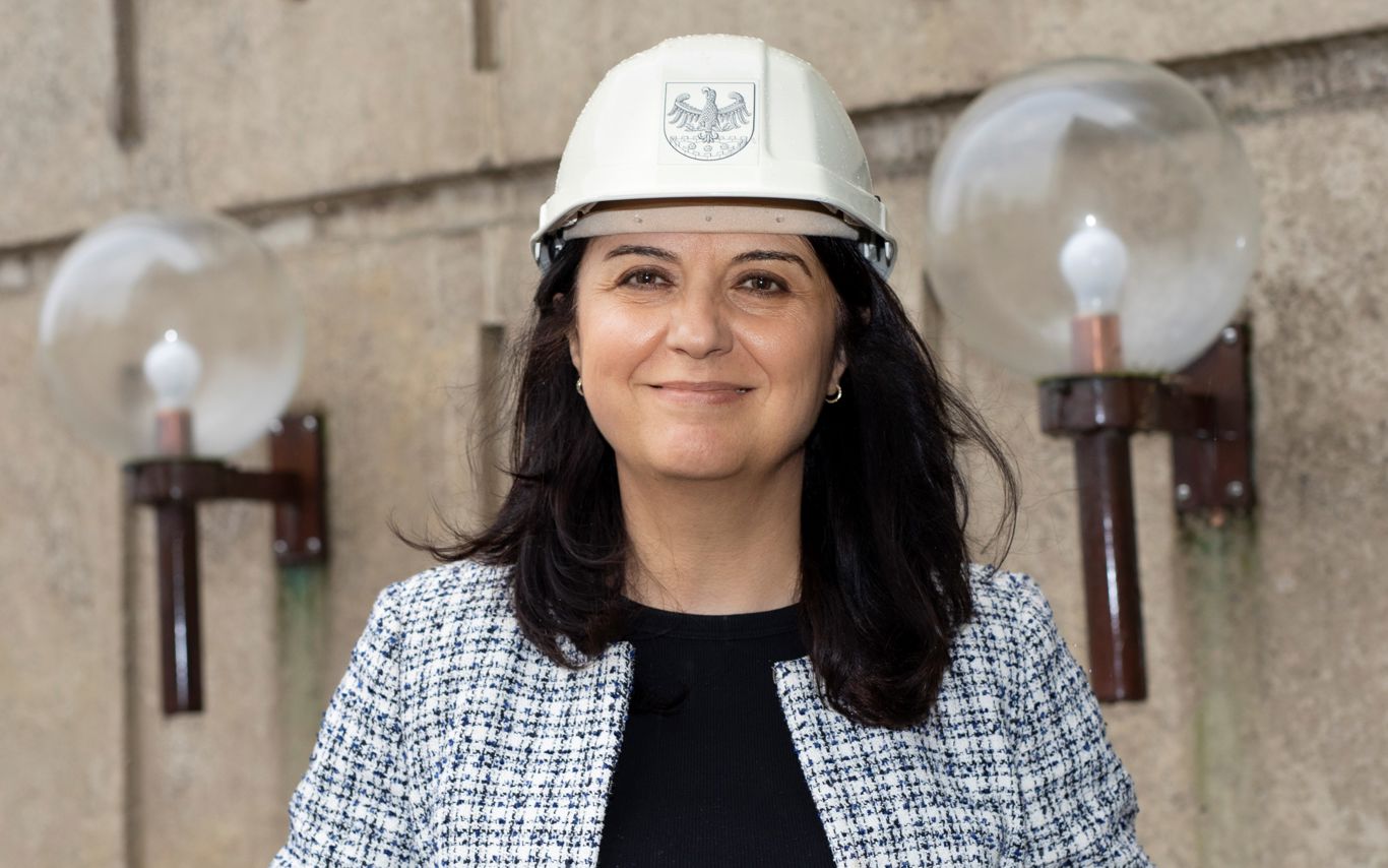 Avin Salih Qadr er byggesagsbehandler i Roskilde Kommune, hvor hun er ansat i Erhvervsafdelingen.