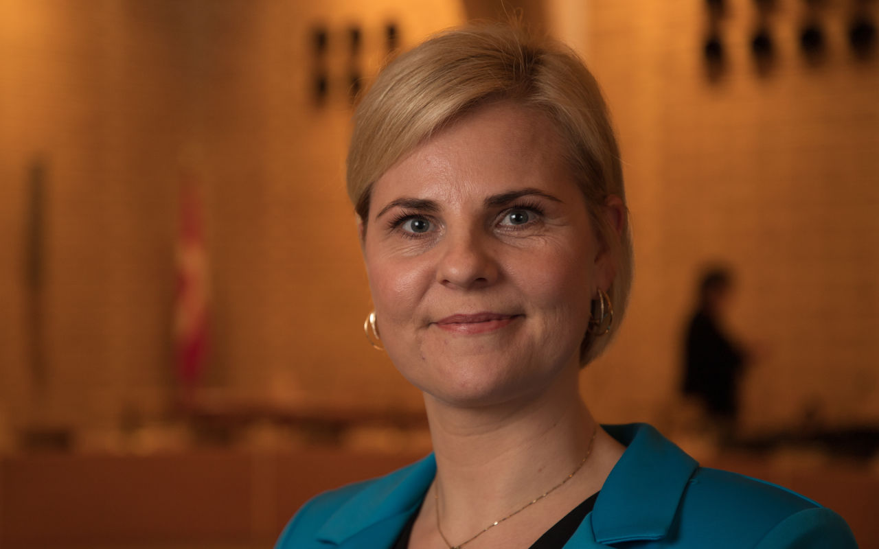 Merete Dea Larsen (O)