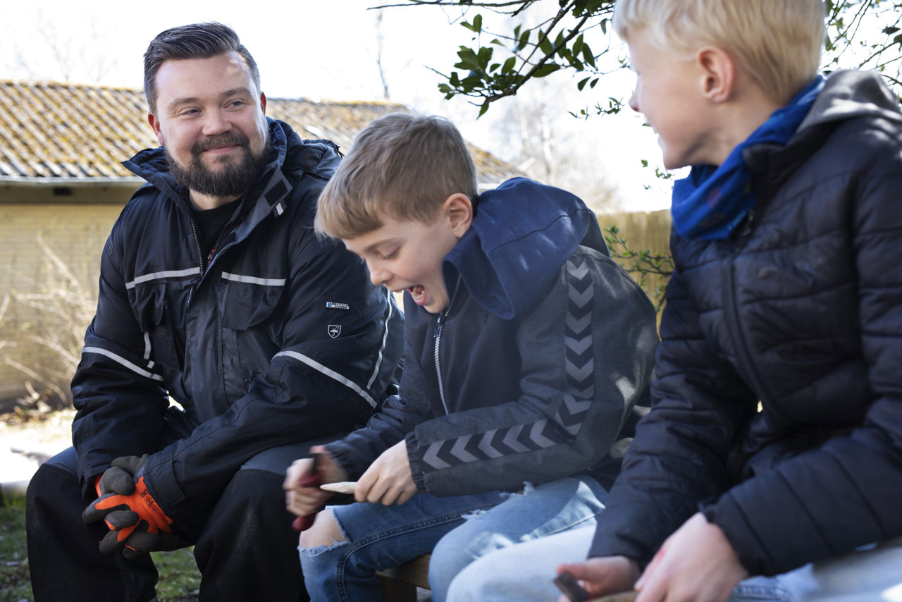Mads Svendsen finder god mening i hverdagen som SFO-pædagog i Vindinge.