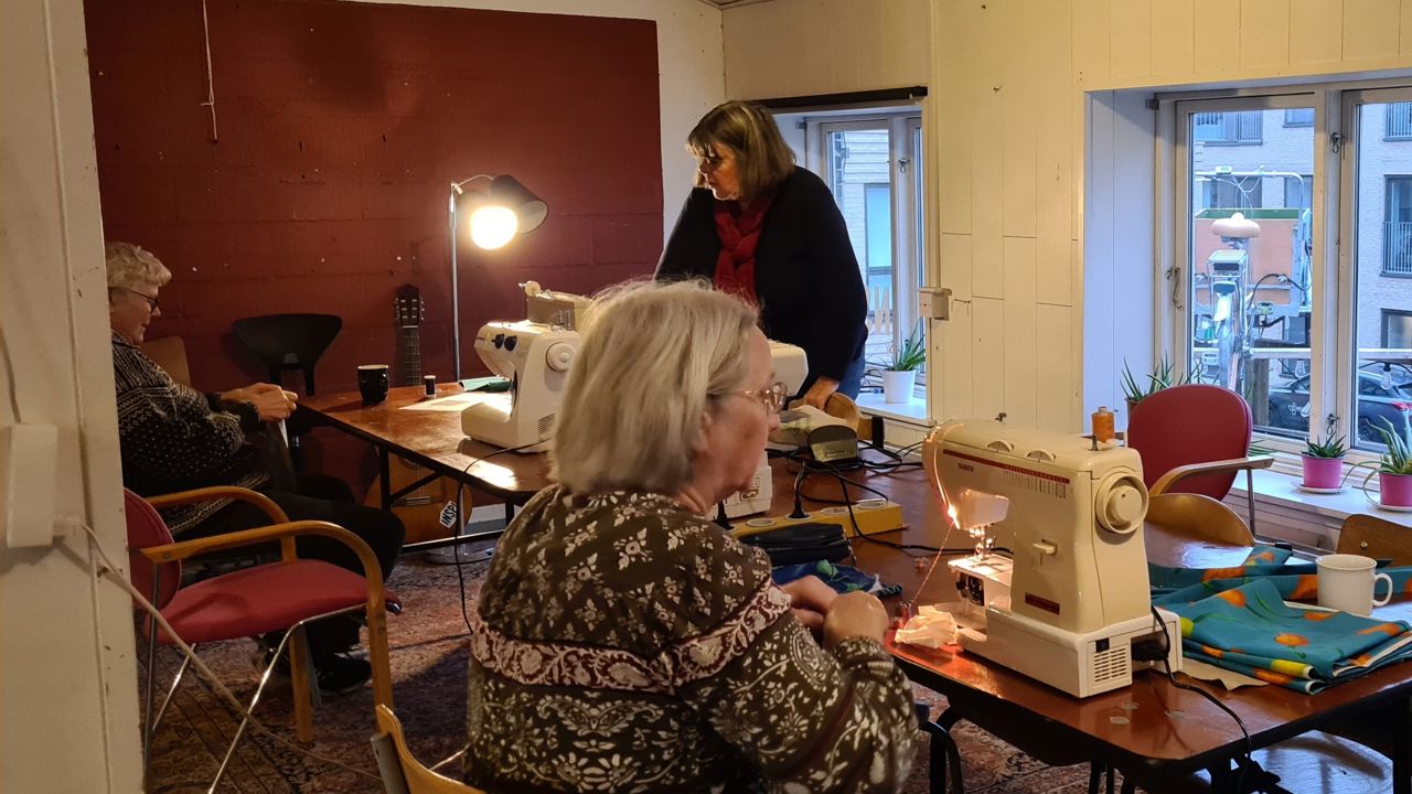 Tre deltagere på syværkstedet