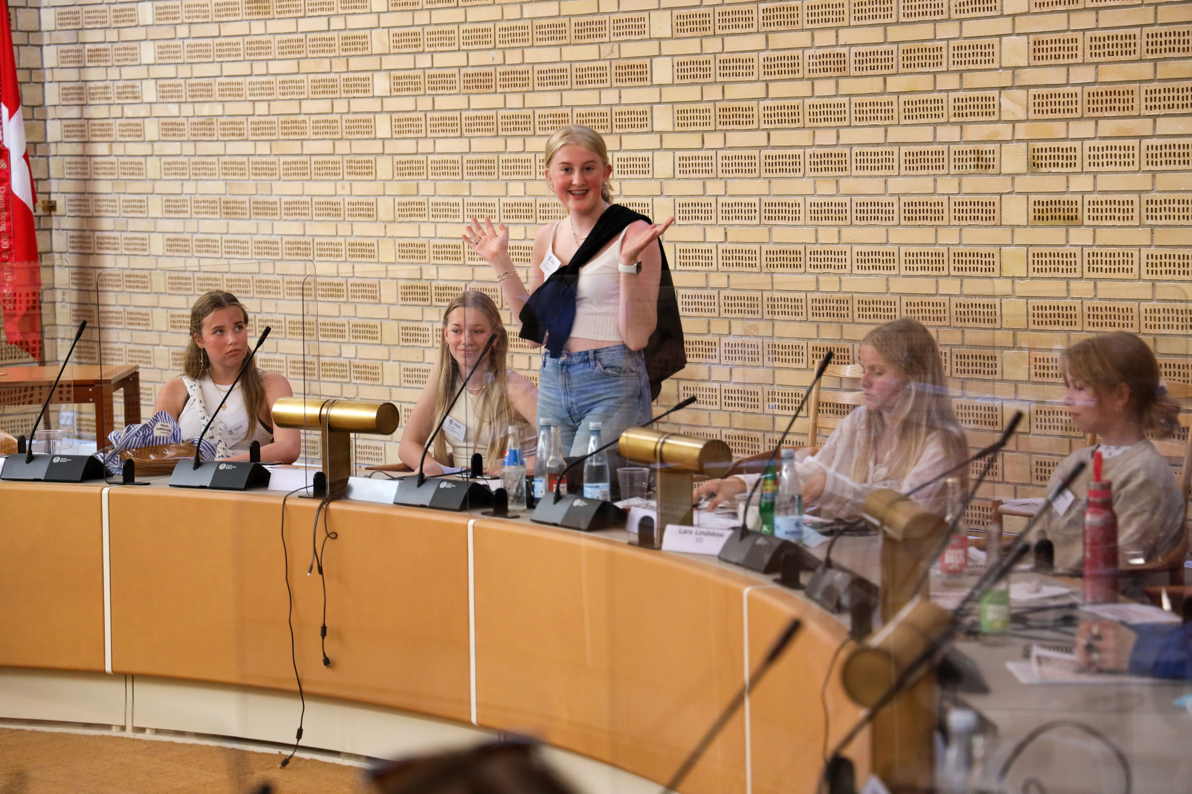 Møde i byrådssalen.